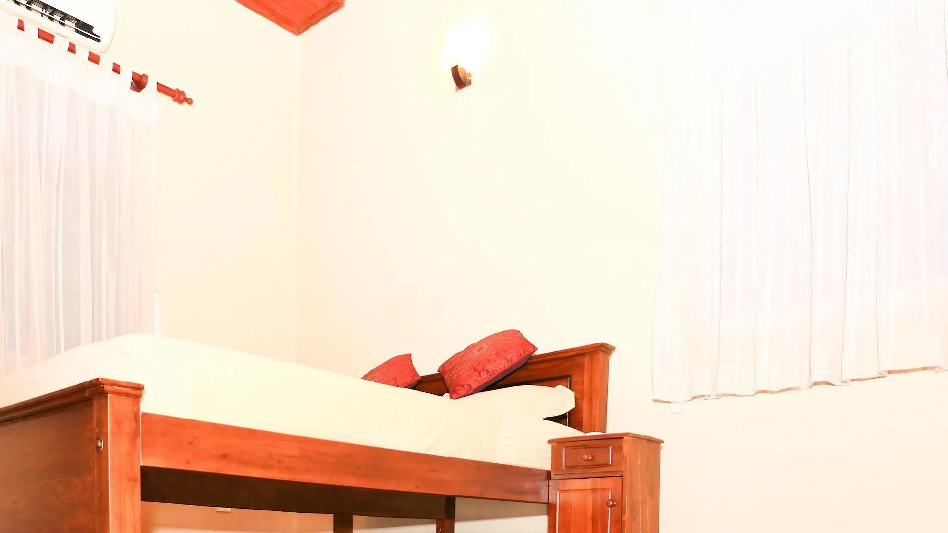 Woodside Villa - Negombo Guest house